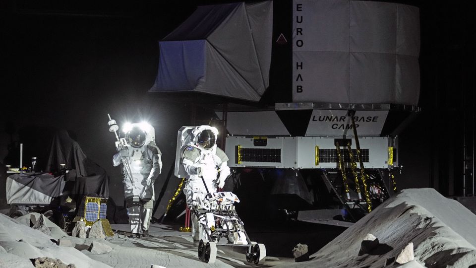 Mondspaziergang in Köln: Trainingsanlage für Astronauten und Roboter eröffnet