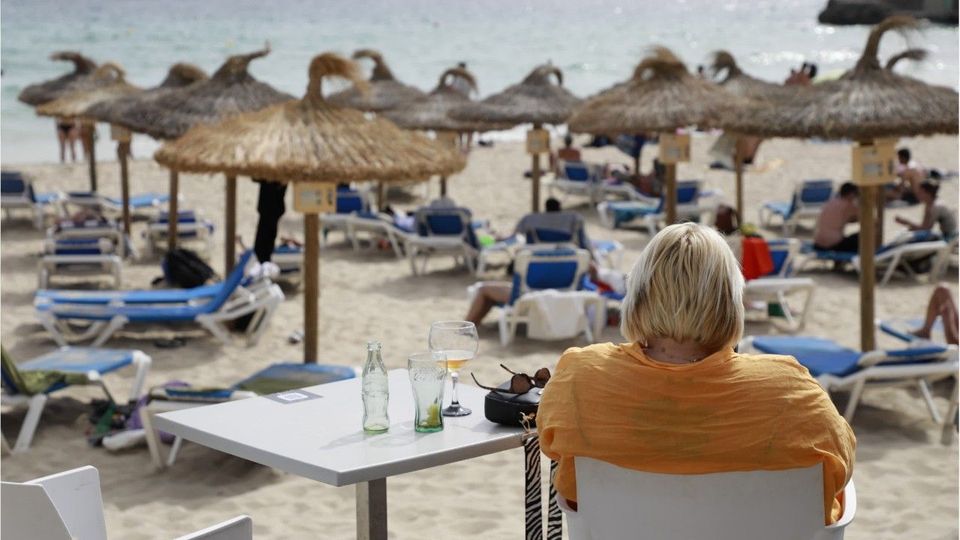Preise auf Mallorca explodieren: Anwohner über Luxus-Liegen empört
