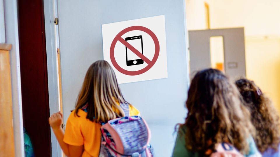 Schule führt Handy-Verbotshüllen ein