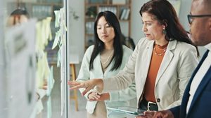 Studie: Mehr Frauen an der Spitze