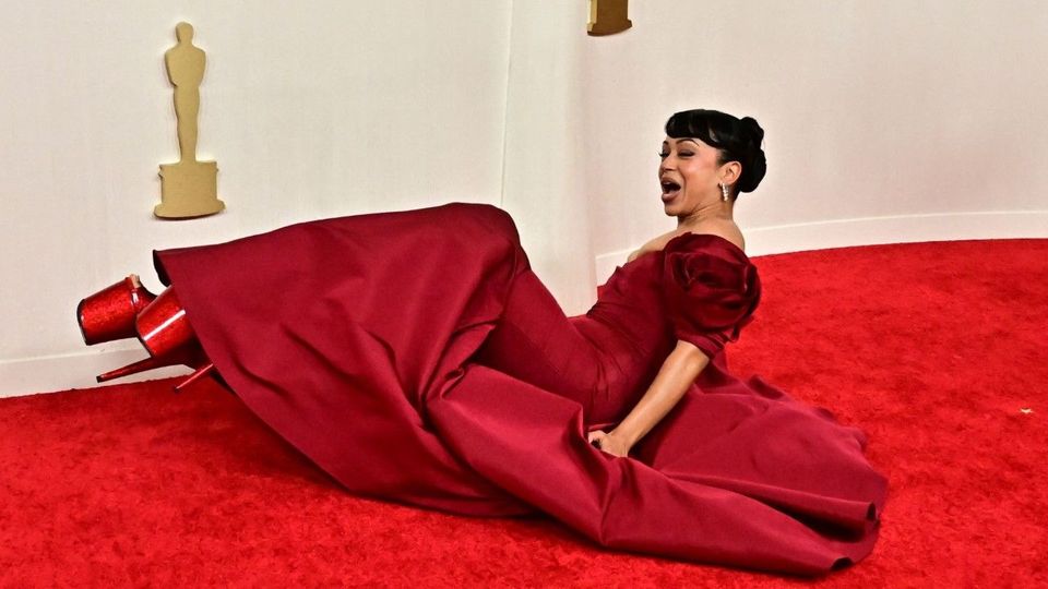 Oscars 2024: Krasser Sturz auf Rotem Teppich