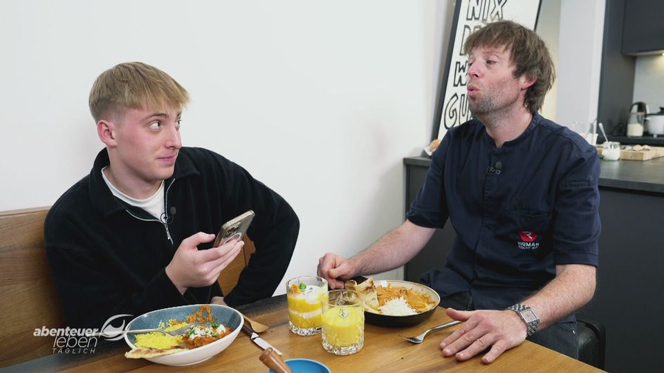 Lieferdienst vs. Koch: Butter Chicken & Mango-Creme im Duell