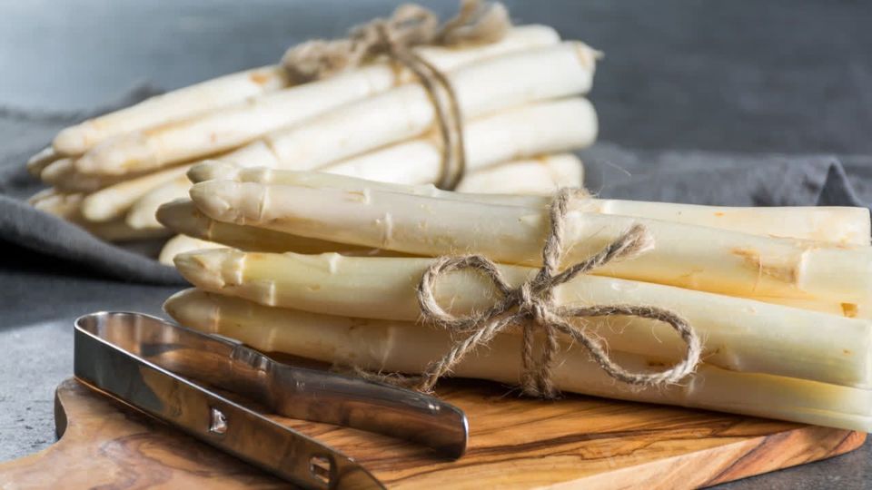 Erster Spargel geerntet: Saison startet im April