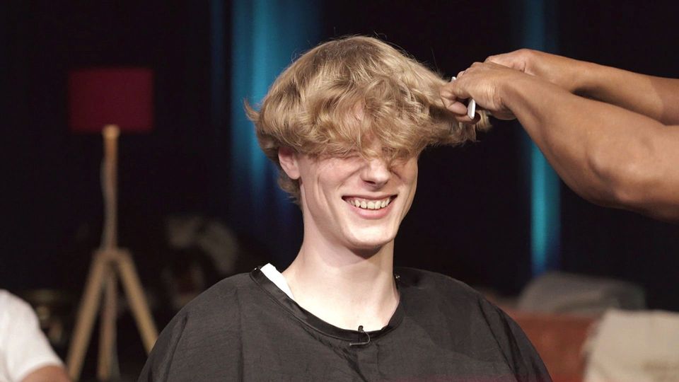 „Alles abrasiert!“ Das Umstyling nimmt Fahrt auf