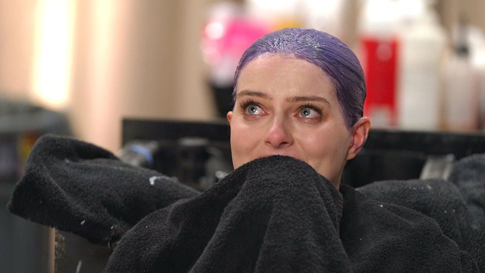 Julia bricht in Tränen aus – Ist ihr das Umstyling zu krass?