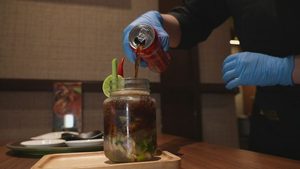 Cola-Suppe geht viral! Was kann der Trend aus Malaysia wirklich?