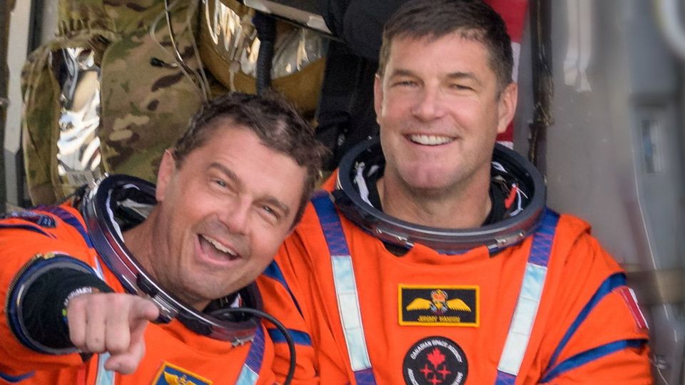 Crew der Artemis 2 wieder auf der Erde