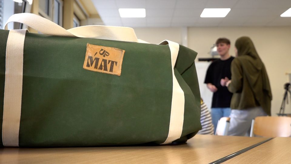 Schülerfirma näht Sporttaschen in Rheine