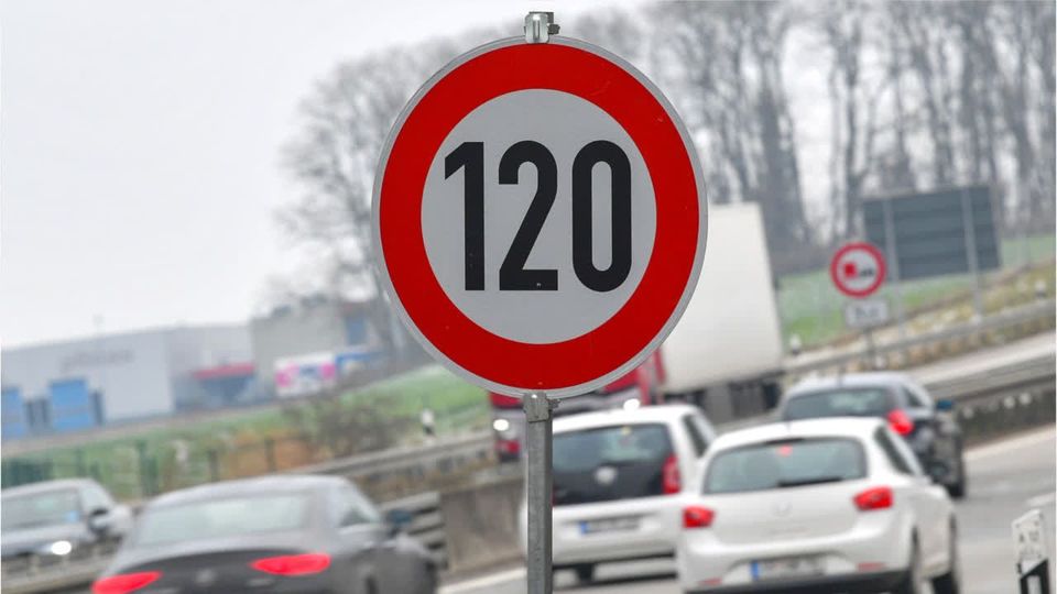 Wegen Spritpreisen: Mehrheit für Tempolimit