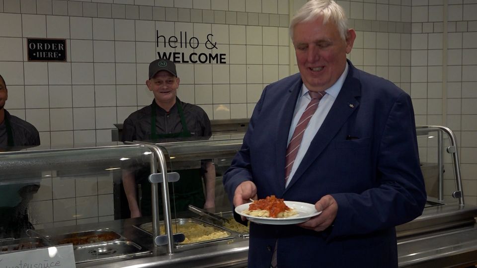 Langzeitarbeitslose kochen im Gesundheitsministerium