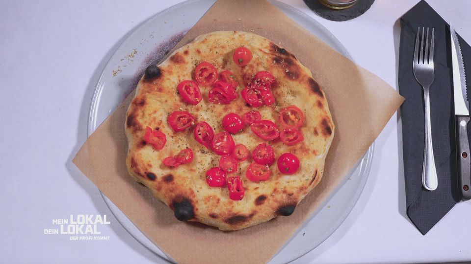Pizzabrot: Italiener Walter testet Patricks Version