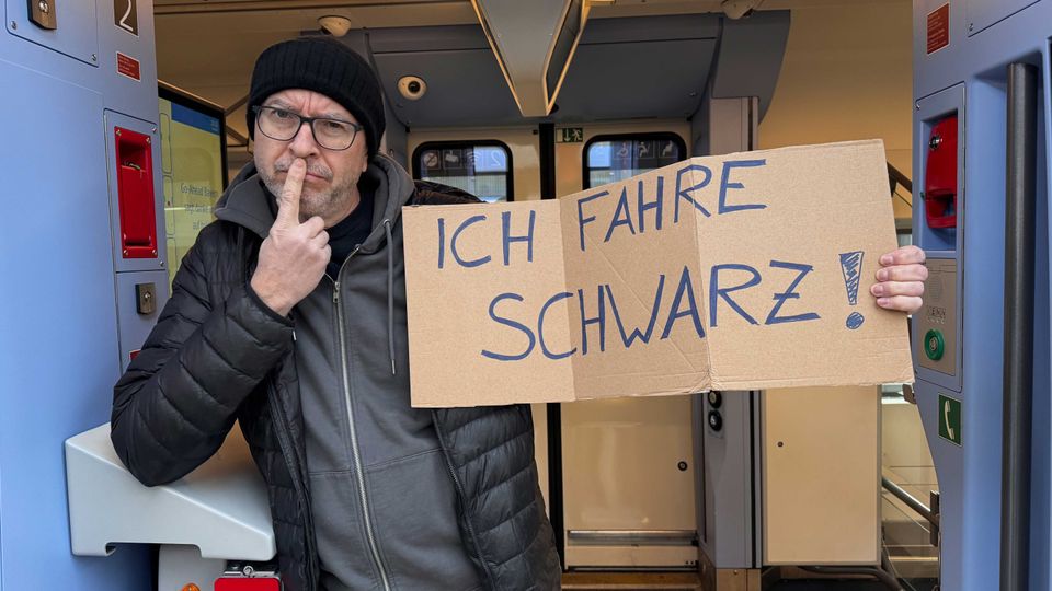 Pappschild statt Bahn-Ticket: Geht das klar?