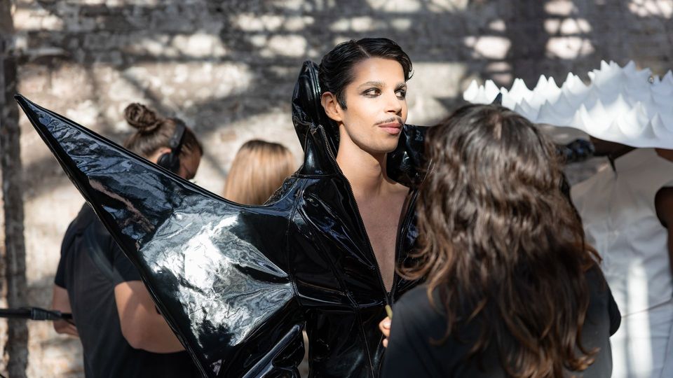 Modestress pur: Extravagante Looks & erste Konflikte