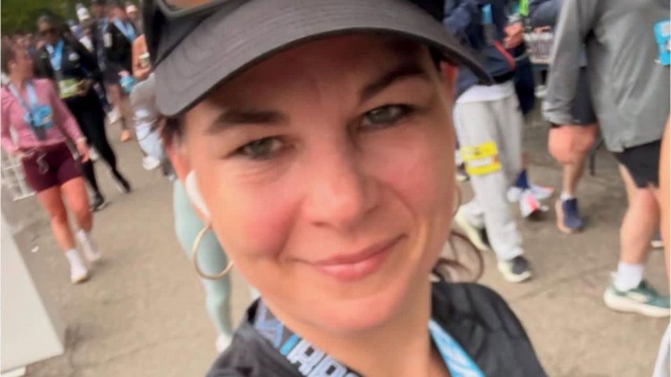 Verschwitzt: Annalena Baerbock überrascht mit ungewohntem Anblick