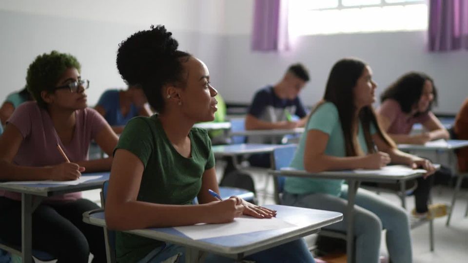 Bildungsstudie: Jungen seltener auf dem Gymnasium als Mädchen