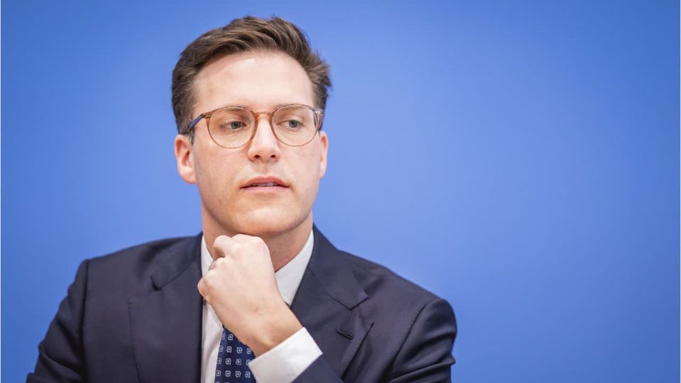 CDU-Spitzenkandidat Hagel bringt Rente ab 70 ins Spiel
