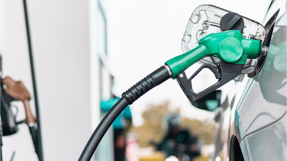 Tausende Tankstellen verstoßen gegen 12-Uhr-Regel
