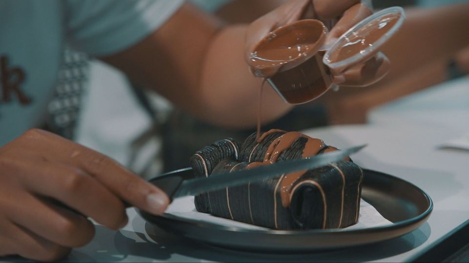 Crofa – Das virale Croissant-Sofa: Sieht gut aus oder schmeckt’s auch?