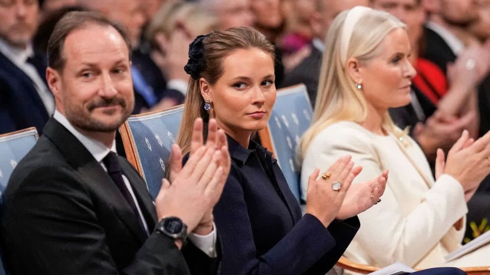 Sorge um Mette-Marit: Ihre Tochter fliegt zu ihr