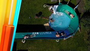 Coolster WG-Garten ever? Hier steht einfach eine 20 Meter Wasserrutsche