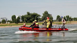 Sommerhitze in NRW: Feuerwehr warnt vor Baden im Rhein