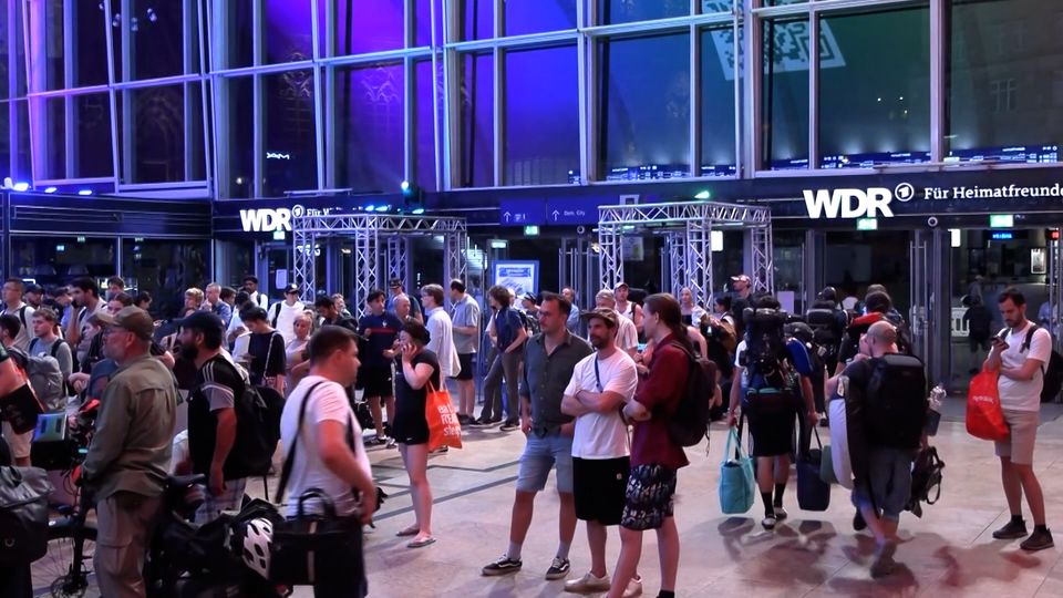 Bundesweit stundenlange Wartezeiten nach Zugfunk-Ausfall