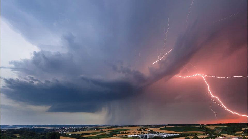 Nach Rekordhitze: Jetzt drohen Gewitter und Unwetter in Deutschland